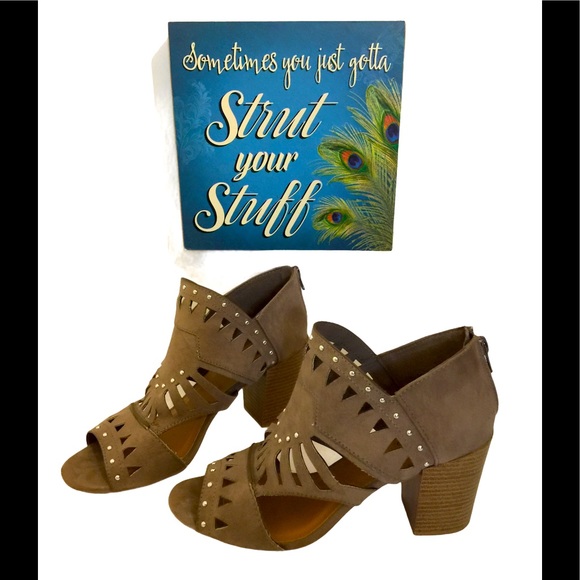 Sexy Qupid laser cut open toe booties - Picture 2 of 8